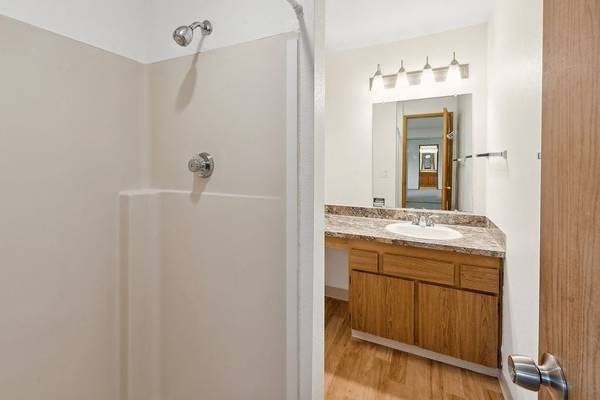 $1,895 / 2br - 1mo Free! OffStreet Parking, Spacious Units, Surrounded by Green Space (Portland, Beaverton, Tigard, Murray Hill)63777118106627120