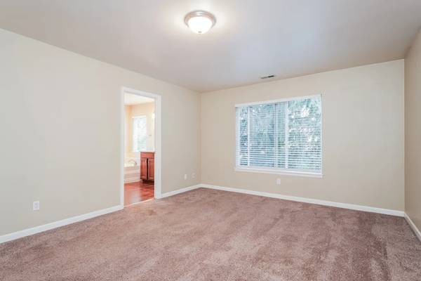 $1,950 / 4hab - 1930ft2 - Acogedora casa de 4 dormitorios y 2 baños con comodidades modernas (Everett, WA)63808035924097120