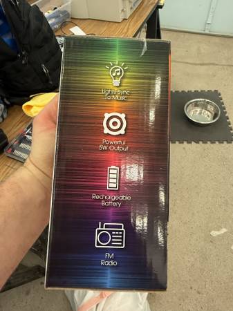 2 bluetooth speakers - $4 (GILBERT)63469932947203121