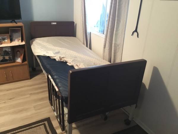 Hospital bed electric works great. Only been used very short time been 1