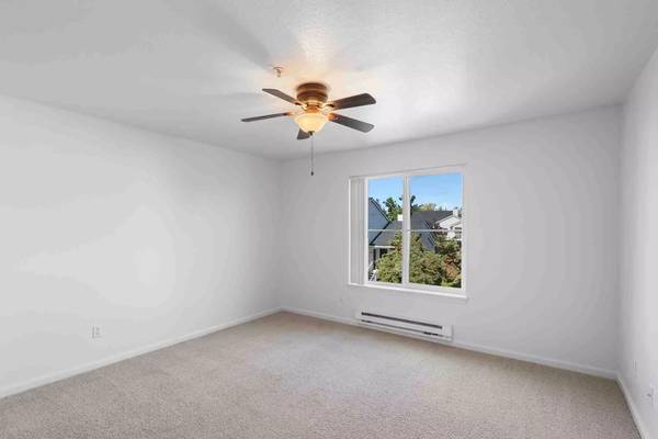 $1,930 / 2br - 1043ft2 - The pinnacle of comfort: Exceptional 2 BR spaces available. (Tigard)63841708126467123