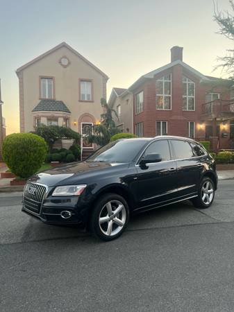 Audi q5 2017 year - $8,999 (Brooklyn)63654724495363124