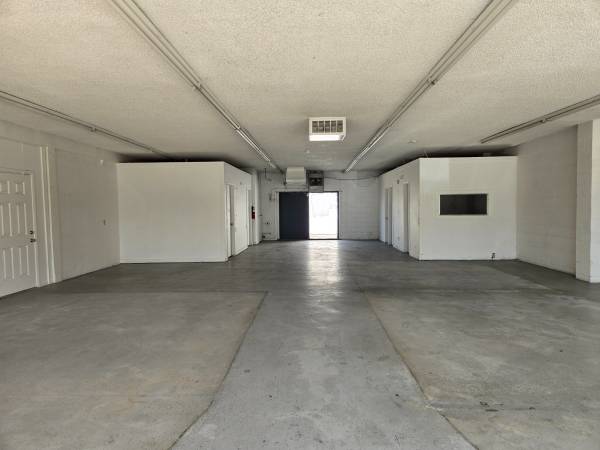 $1,800 / 1800 pies cuadrados - 123 4th St. - Unidad comercial en Turlock (Turlock)63654929995395122