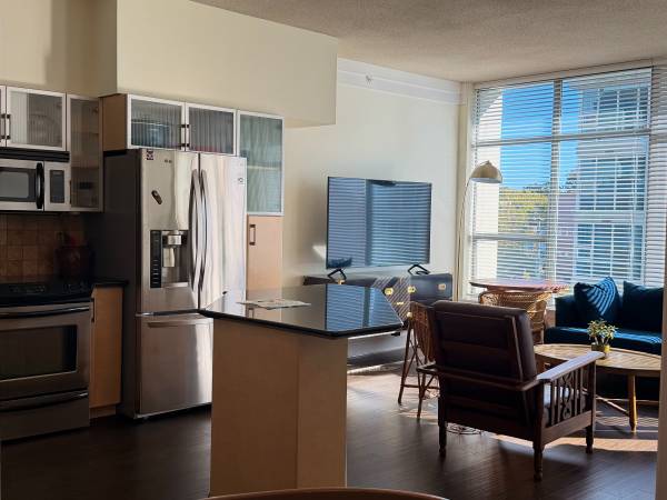 402-845 Yates Street - Fully Furnished 1 Bed + Den in Victoria! 2
