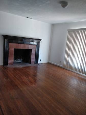 $1,100 / 200ft2 - Single room in clean quiet house (Private bath, entrance, parking) (oakland east)64000748965506121