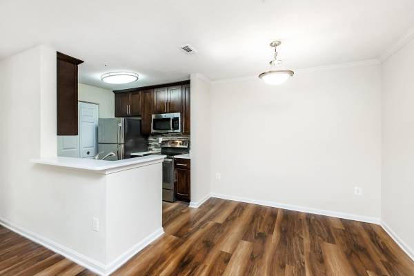 $1,797 / 1br - 546ft2 - 1 dormitorio, Despacho o Estudio, Fácil Acceso a Centros Comerciales (20300 River Ridge Terrace, Ashburn, VA)63896033681666122