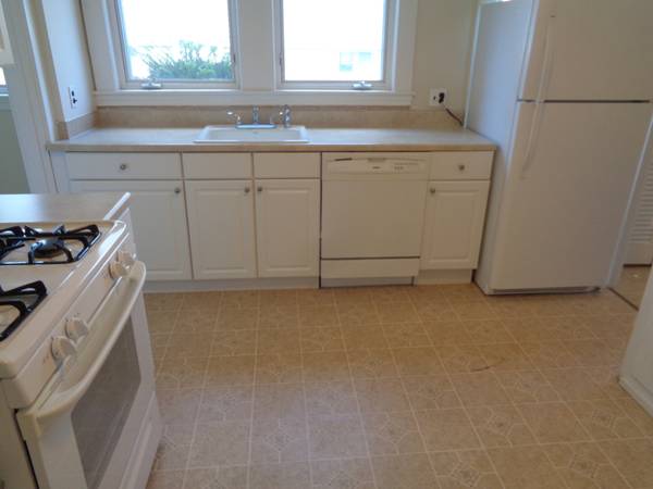 $2,900 / 3br - Well maintained 3 bedroom, garage plus 1, WD hookups in unit (Watertown)63817587250307121