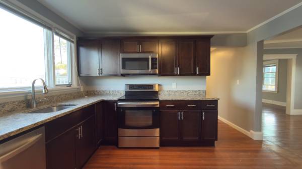 $2,800 / 2br - 1200ft2 - Spacious 2bed🌞 free laundry | modern kitchen | parking included (Medford \ Tufts \ Somverville Line)63996548184834120