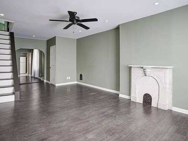 $990 / 3br - 1048ft2 - •—•💎💖RENOVATED! Charming 2Bed\1Bath Apartment•—•💎💖 (Philadelphia)63666782593537121