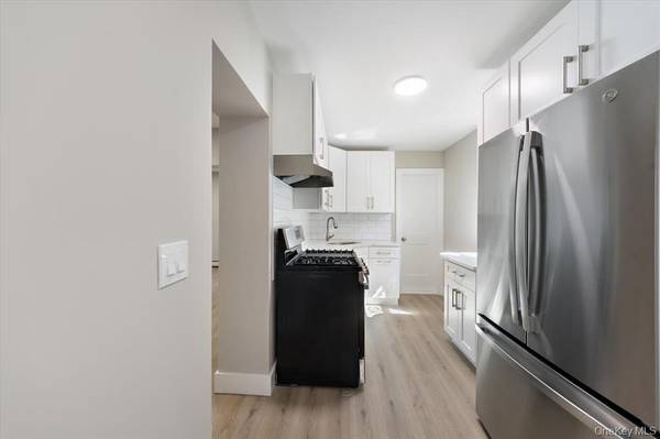 $3,650 / 3br - 1500ft2 - Tres habitaciones, dos baños con una amplia cocina comedor + lavadora/secadora. (Valhalla)63854289527427122