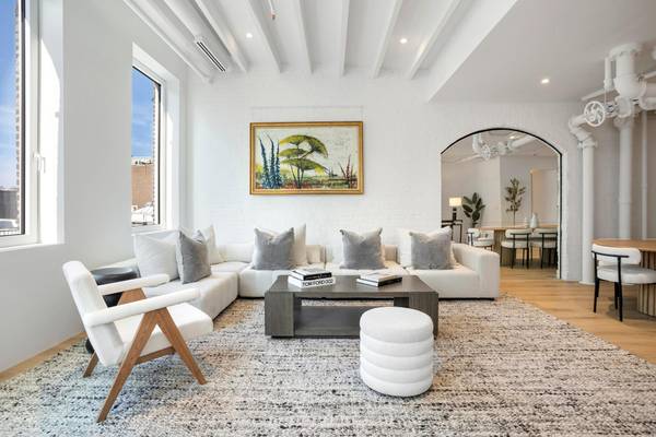 $34,995 / 2br - ¡ALQUÍLALO o CÓMPRALO!! ENCONTRADO DUPLEX ÁTICO en el corazón de SOHO-DRAMA!!!! (SoHo)63945633449987121