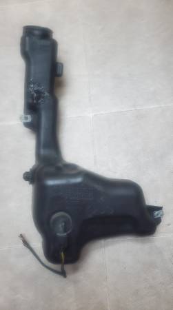 2010-2013 MERCEDES E350 E550 Windshield reservoir tank 1