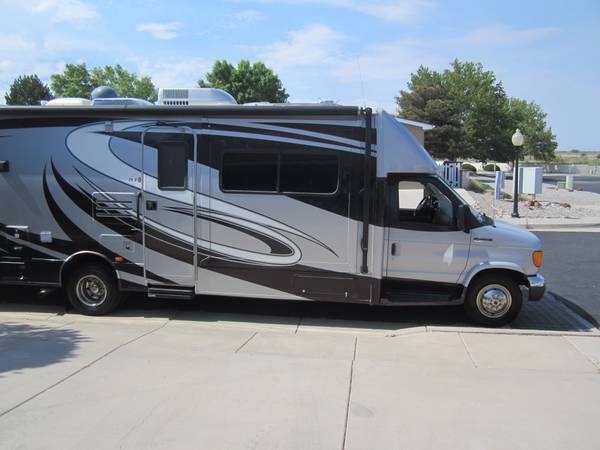2007Jayco Class C motorhome, 16,927 miles 1
