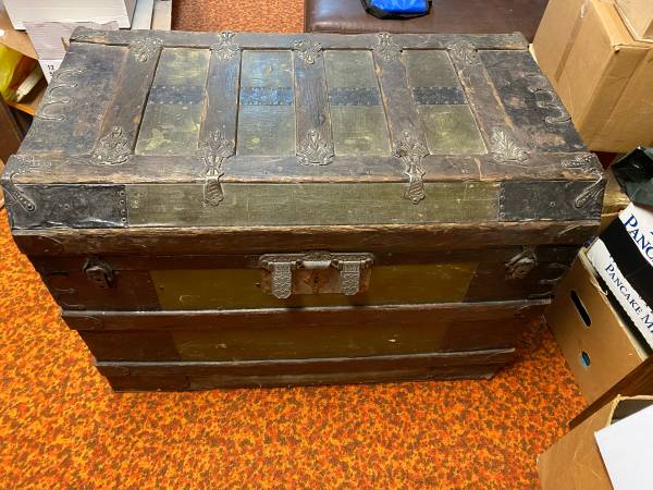 Antique trunk 1