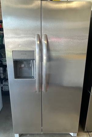 New Frigidaire Side by side refrigerator 26 Cb Ft 1
