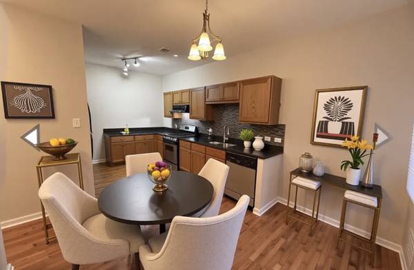 $2,100 / 3br - !!1/2 MONTH RENT FREE!!*Welcome to 3203 S Racine Ave #1F – Stylish 3 B (Bridgeport)63960013191299124
