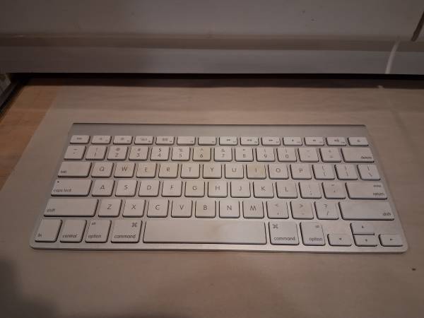 Apple Wireless Keyboard A1314 Aluminum Bluetooth 2009 1