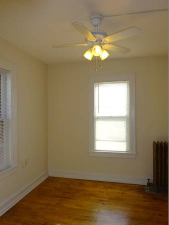 $875 / 1br - 470ft2 - 1706 Stevens, Sunny  Hardwood Corner 1BR in Stevens, Walk DT, Pets OK! (Stevens Square, Eat Street, Downtown Minneapolis)64048422799361124