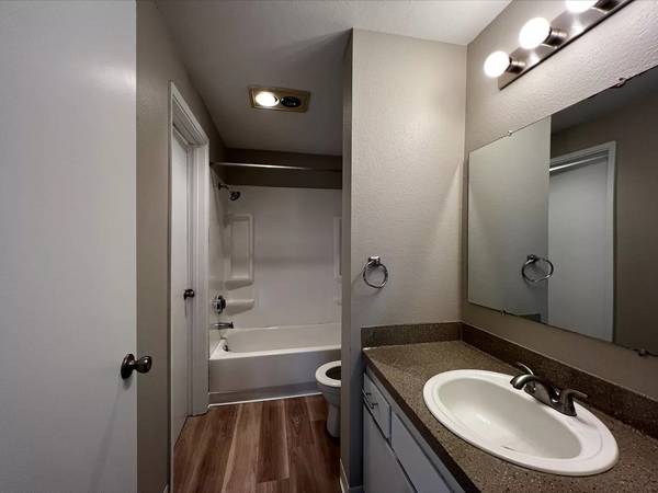 $1,945 / 2br - 933ft2 - Beautifully landscaped grounds, park-like setting! 2 Bed, 1.5 Bath. (Tacoma - West End)63688497424643123