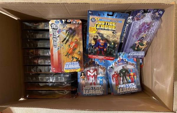 DC UNIVERSE/MATTEL JUSTICE LEAGUE FIGURE COLLECTION 1