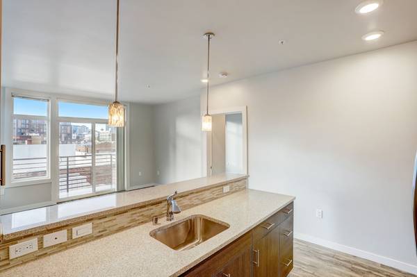 $3,210 / 2br - 1154ft2 - Elegant 2BR Retreat in a Luxury Building (954 E Union St)63852579412483121