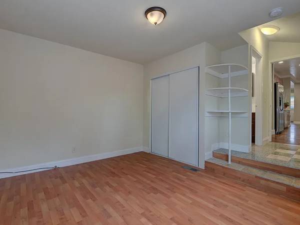 $850 / 1br - 1-bedroom, 1-bath apartment in the heart of Nob Hill! (nob hill)64000749079810122