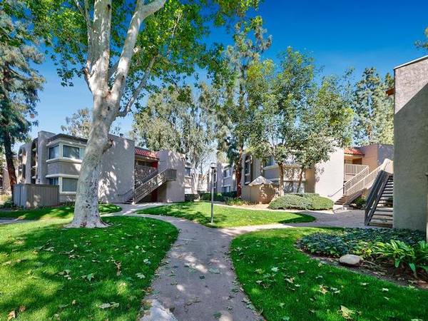 $2,640 / 2br - 996ft2 - Large Kitchen with Additional Pantry, Wired for technology (San Dimas)63953071649410124