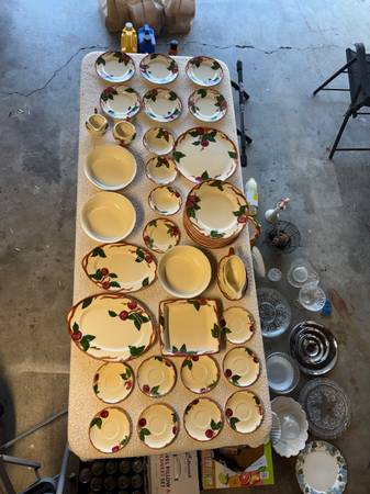 Dishes- Franciscan Dinnerware Apple design 1