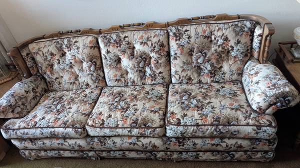 Pristine 1980's Vintage Velvet Floral Living Room Sofa Couch & Love Se 1