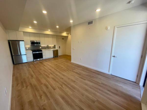 $880 / 1br - 669ft2 - Pisos de Superficie Dura, Características de Hogar Inteligente, Lockers de Paquetería Amazon Hub (Hillcrest)63657123930371121