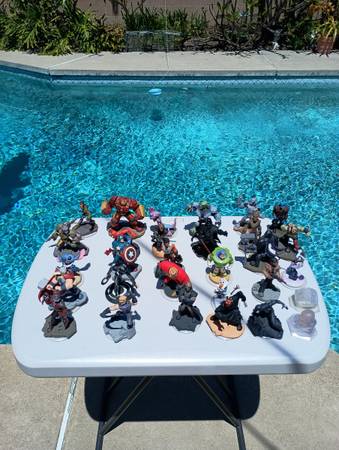 Lot of 30 Disney Infinity figures 1