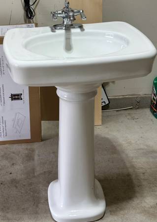 Kohler Pedestal Sink w/ Lever Faucet 1