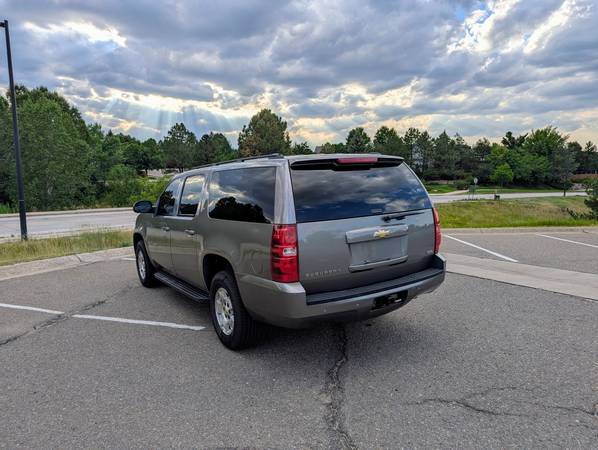 2008 Chevy Suburban LT 4WD – Bien Mantenida - $11,500 (Lone Tree)63619874482691123