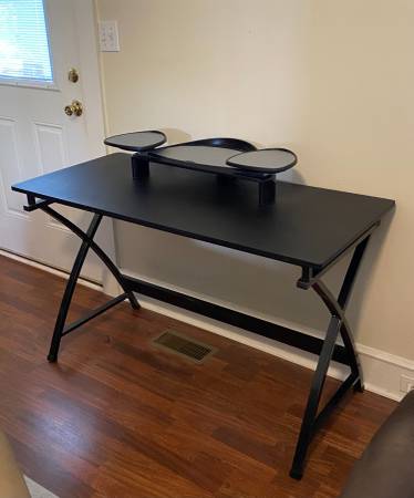 Nice Sturdy Table Desk with a Monitor Riser 1