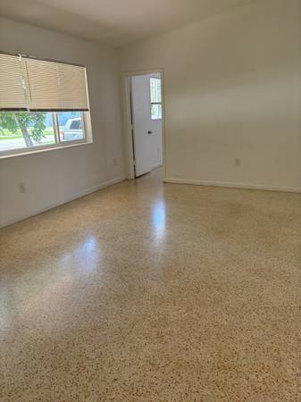 $662,000 / 3br - 1269ft2 - Single Family Home 3/2 (Westchester)64049280767619122
