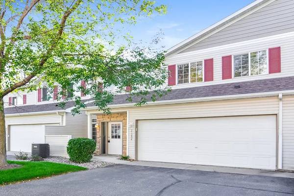 $1,000 / 2br - 1374ft2 - PET-FRIENDLY HOME FOR RENT (Forest Lake)64003960657027120