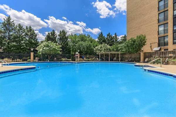 $1,848 / 1br - 725ft2 - 1B/1B, Unidades de lavadora y secadora en el hogar, Alexandria VA (250 S Whiting St, Alexandria, VA)63843419342979120