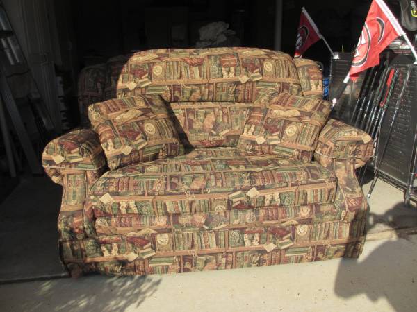 Love Seat with pull out single bed 1