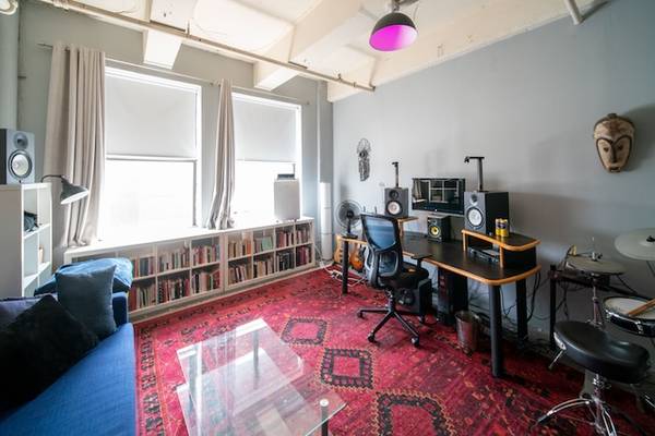 $1,050 / 250ft2 - sunny semi-private share (250 dedicated sf for art studio or office) (Dumbo)63689699259009123