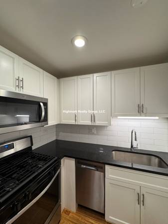$1,200 🌊🕯️🌸Whispers of the Lake ✨ Renovated Studio Retreat🌊🕯️🌸 (Chicago)64041645774338122