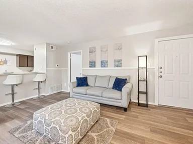 $1,100 / 1br - 650ft2 - In the heart of Texas64046031741569124