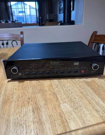 Mcintosh Mac-3 decoder/preamplifier

 1