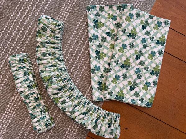Longaberger St Patrick’s napkins and garters 1