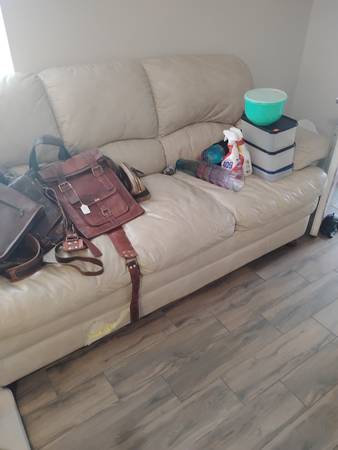 Free Leather Couch In Excellent Condition 87105 1