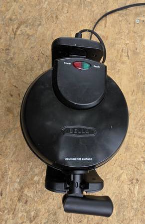 Bella Rotating Waffle Maker 1