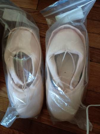 Pointe Shoes Mirella 1