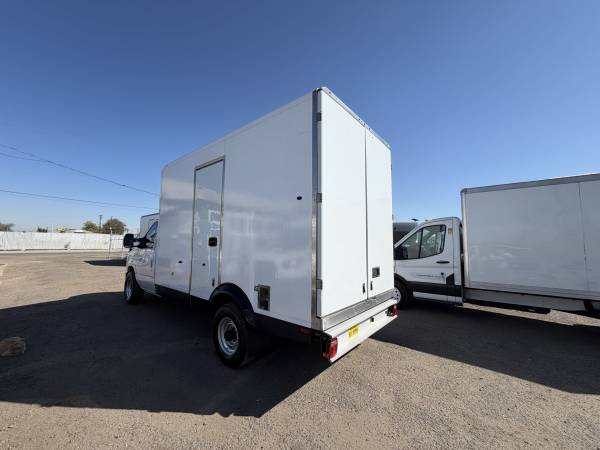 2024 Ford E-350 12ft Reefer - Photo 6
