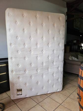 Colchón Matrimonial Full Ortopédico Marca SIMMONS. Como Nuevo 1