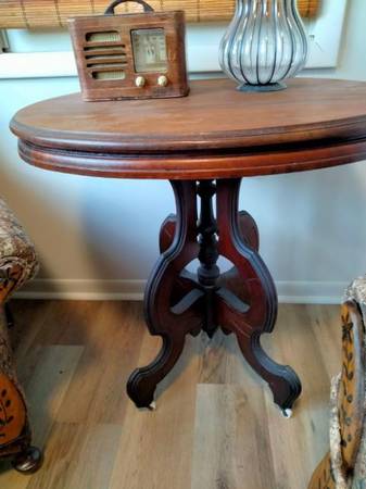 Antique Walnut Oval Side Table – 1800’s Victorian – Beautiful 1