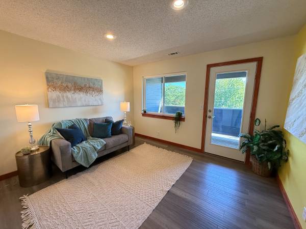$1,550 / 3br - 1023ft2 - Condo for rent (Lawrence)63873104913155123
